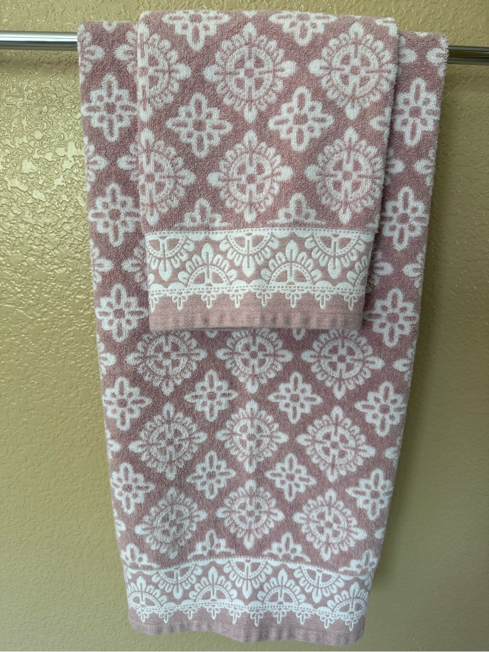 Pottery Barn Blush Pink/Mauve and White Medallion Bath and Hand Towel Set.